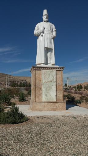 عکس مجسمه امیرکبیر