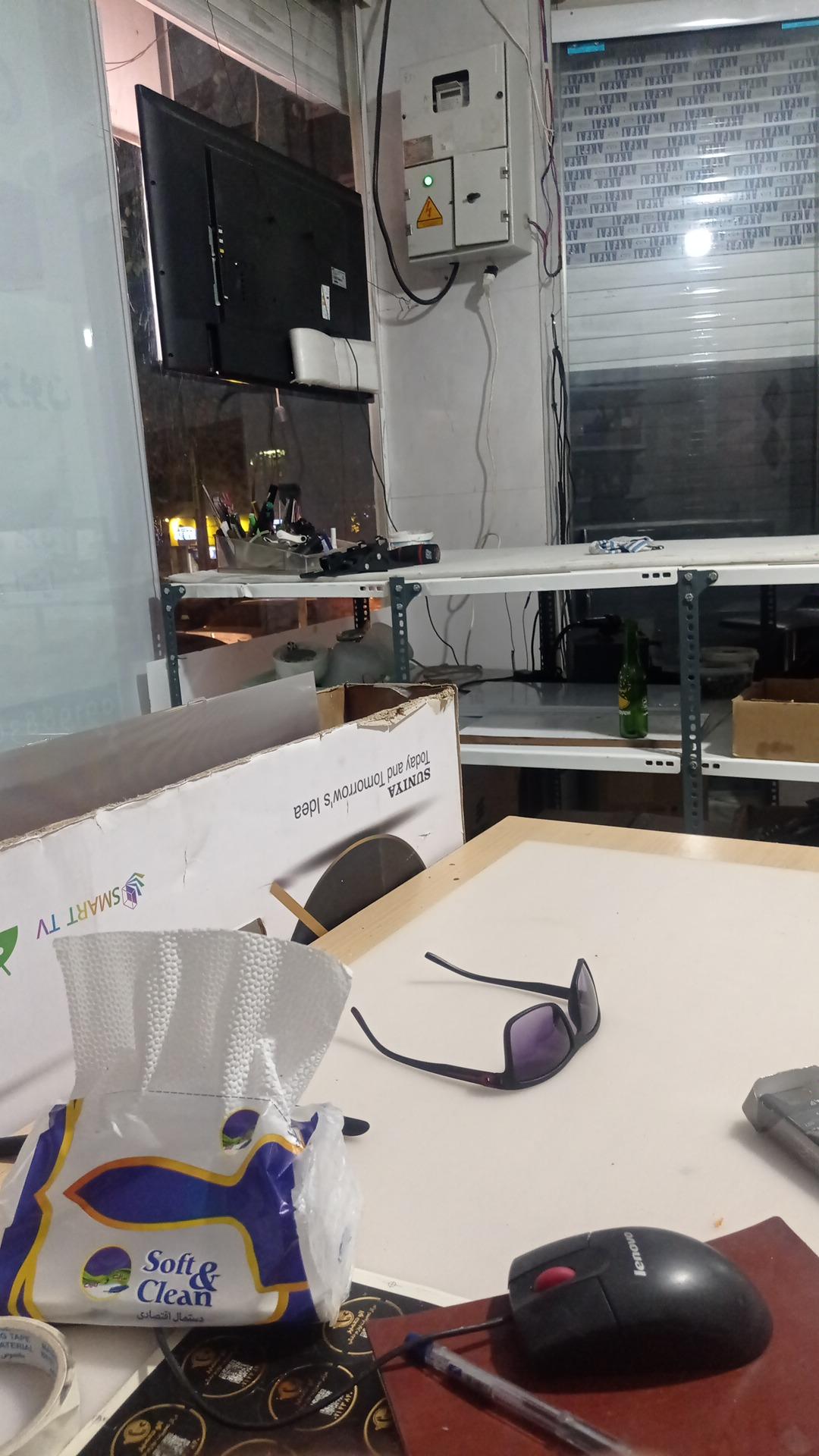 عکس تعمیر تلویزیون اورژانس تی وی