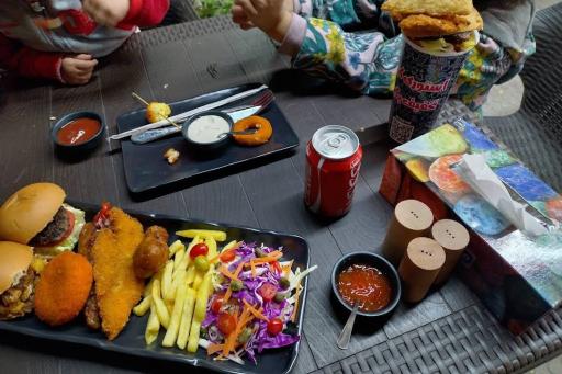 عکس فست فود مانا