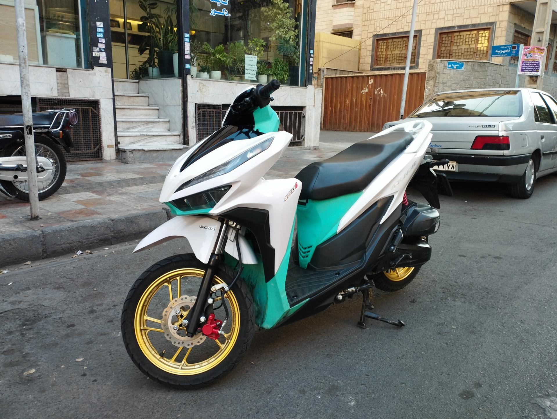 عکس درمانگاه موتور سیکلت دکتر مرتضی 