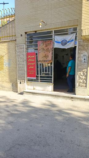 عکس تعمیر قفل و شیشه بالابر اتومبیل عباس