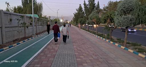 مسیر پیاده روی و دوچرخه سواری