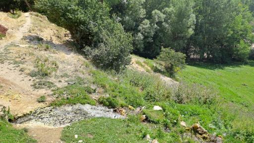 عکس چشمه آب گازدار