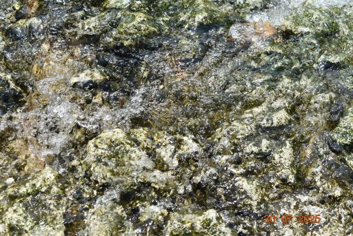 عکس چشمه آب گازدار