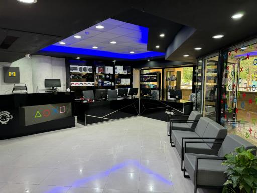 عکس فروشگاه ماتریکس