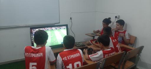 عکس مدرسه فوتبال اطمینان شیراز