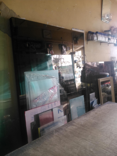 عکس شیشه رنگ برادران احمدیان