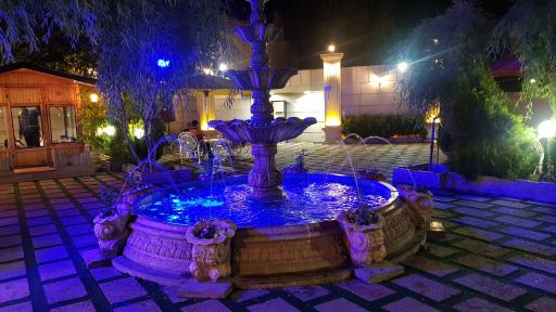 عکس باغ رستوران عمارت بهشت
