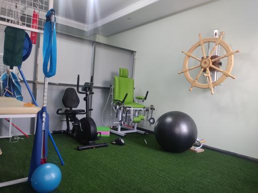 عکس فیزیوتراپی آنیا