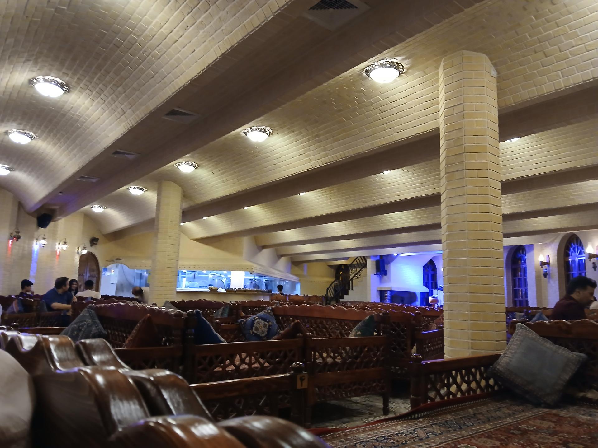 عکس رستوران با برکت شیرازی‌ها
