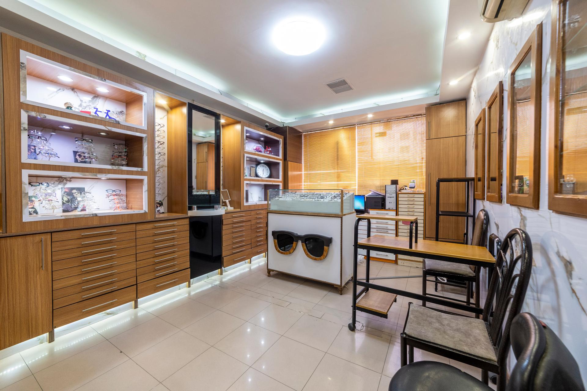 عکس بینایی سنجی و عینک سازی دکتر رحیمی