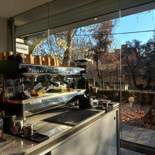 عکس کافه بیکری حیات 