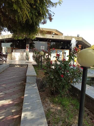 عکس رستوران آب و آتش میبد