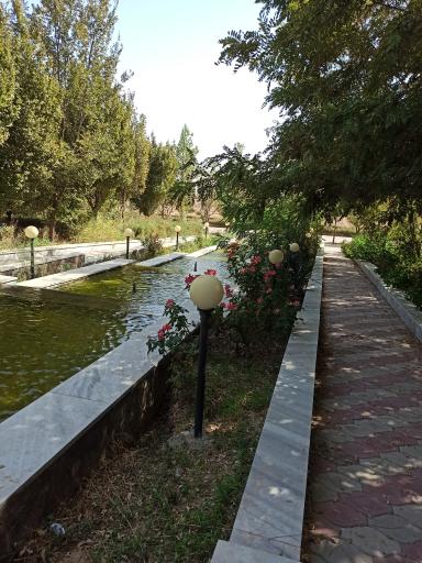 عکس رستوران آب و آتش میبد