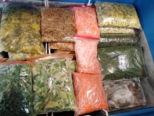 عکس سبزی خردکنی کدبانو 