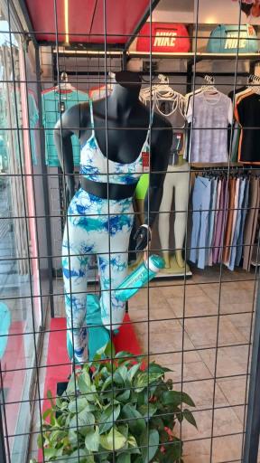 عکس فروشگاه ورزشی ایلیا