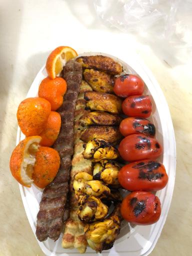 عکس تهیه غذای برادران