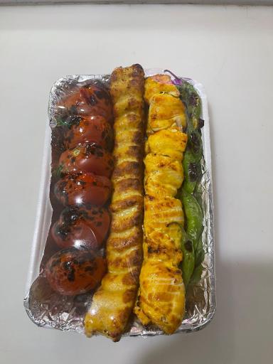 عکس تهیه غذای برادران