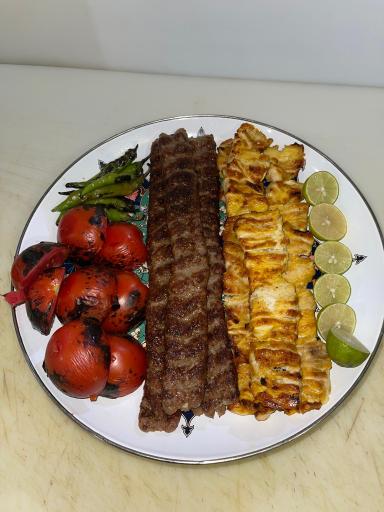 عکس تهیه غذای برادران