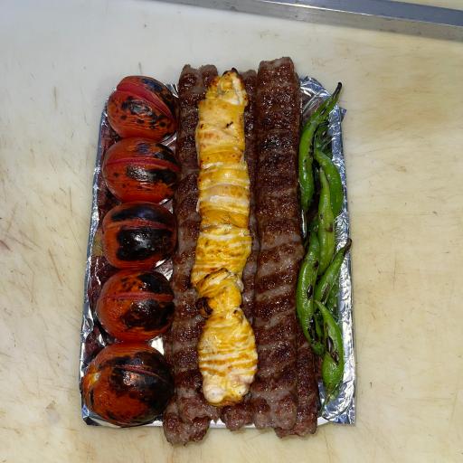 عکس تهیه غذای برادران