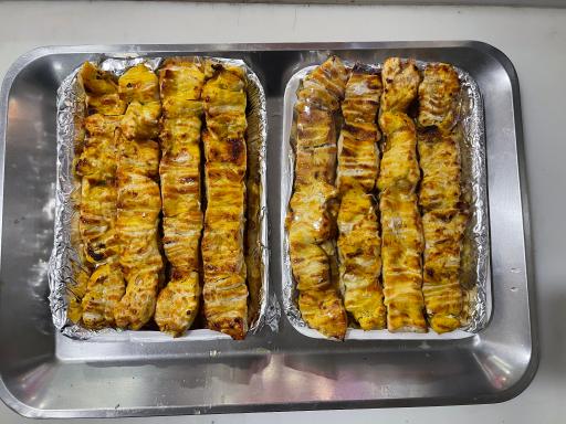 عکس تهیه غذای برادران