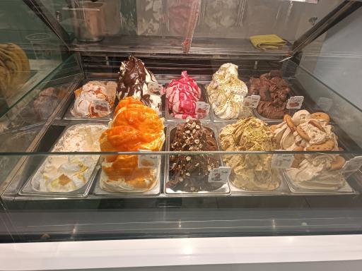 عکس آبمیوه و بستنی سجاد ژلاتو
