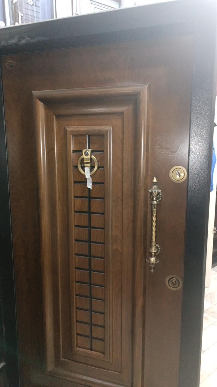 عکس فروشگاه درب چوبی