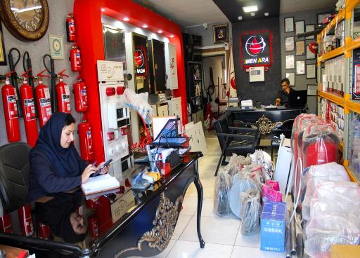 عکس ایمن آرا کپسول آتش نشانی در مشهد