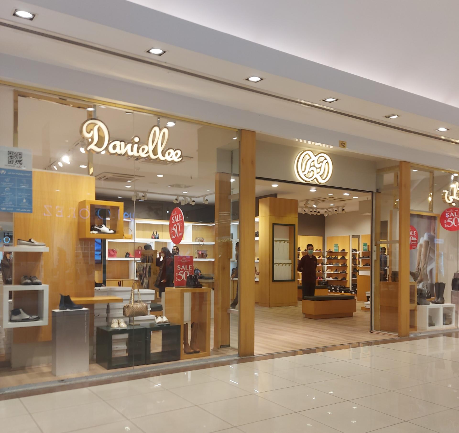 عکس فروشگاه دنیلی