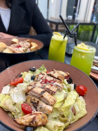 عکس کافه قنادی مادلن