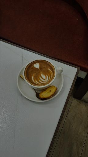 عکس کافه قنادی مادلن