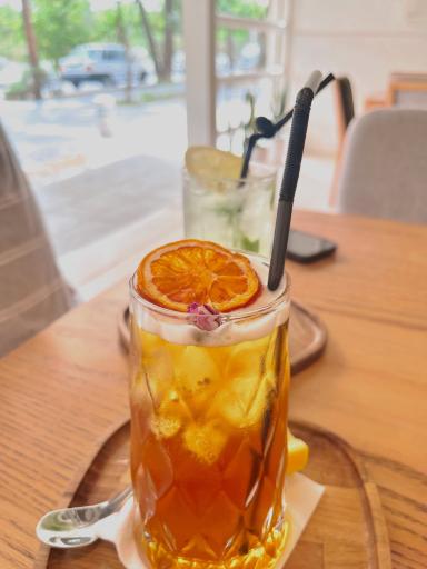 عکس کافه قنادی مادلن