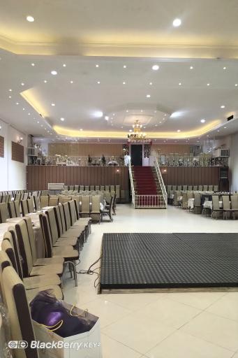 عکس باغ تالار قصر امین