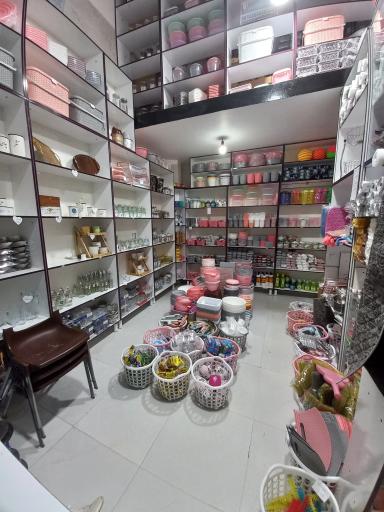 عکس فروشگاه پلاستیک سودمند