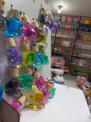 عکس فروشگاه پلاستیک سودمند