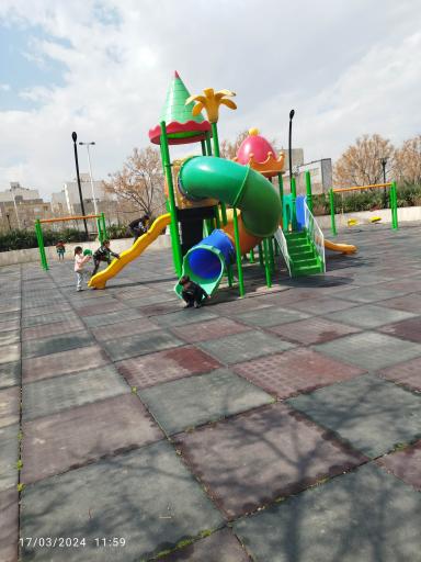 عکس پارک بازی کودک