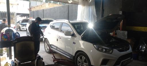 عکس تعمیرگاه ماشین های چینی