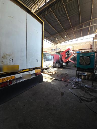 عکس مکانیکی ماشین سنگین 