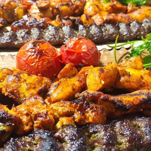 عکس باغچه رستوران هرمان