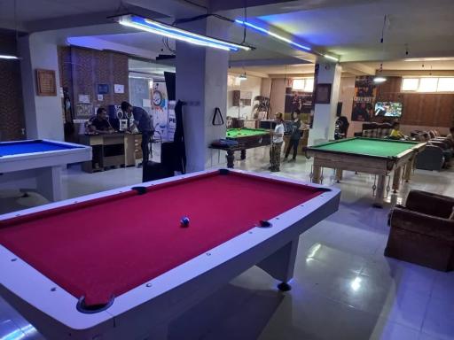 عکس مرکز خرید سرو نقره ای