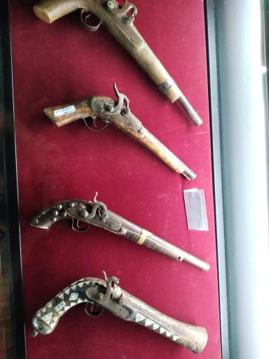 عکس موزه باستان شناسی و مردان نمکی