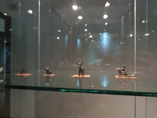 عکس موزه باستان شناسی و مردان نمکی