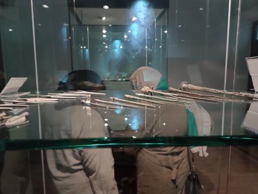 عکس موزه باستان شناسی و مردان نمکی