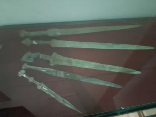 عکس موزه باستان شناسی و مردان نمکی