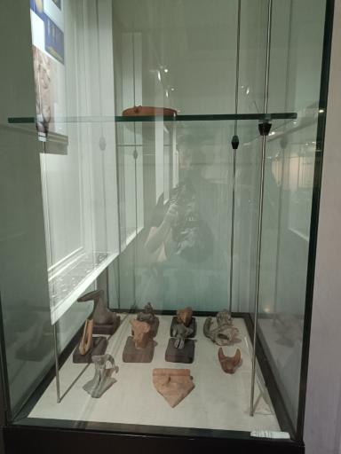 عکس موزه باستان شناسی و مردان نمکی