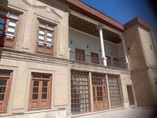 عکس موزه باستان شناسی و مردان نمکی