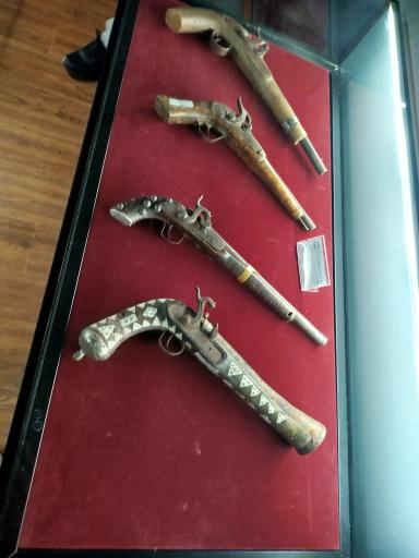 عکس موزه باستان شناسی و مردان نمکی