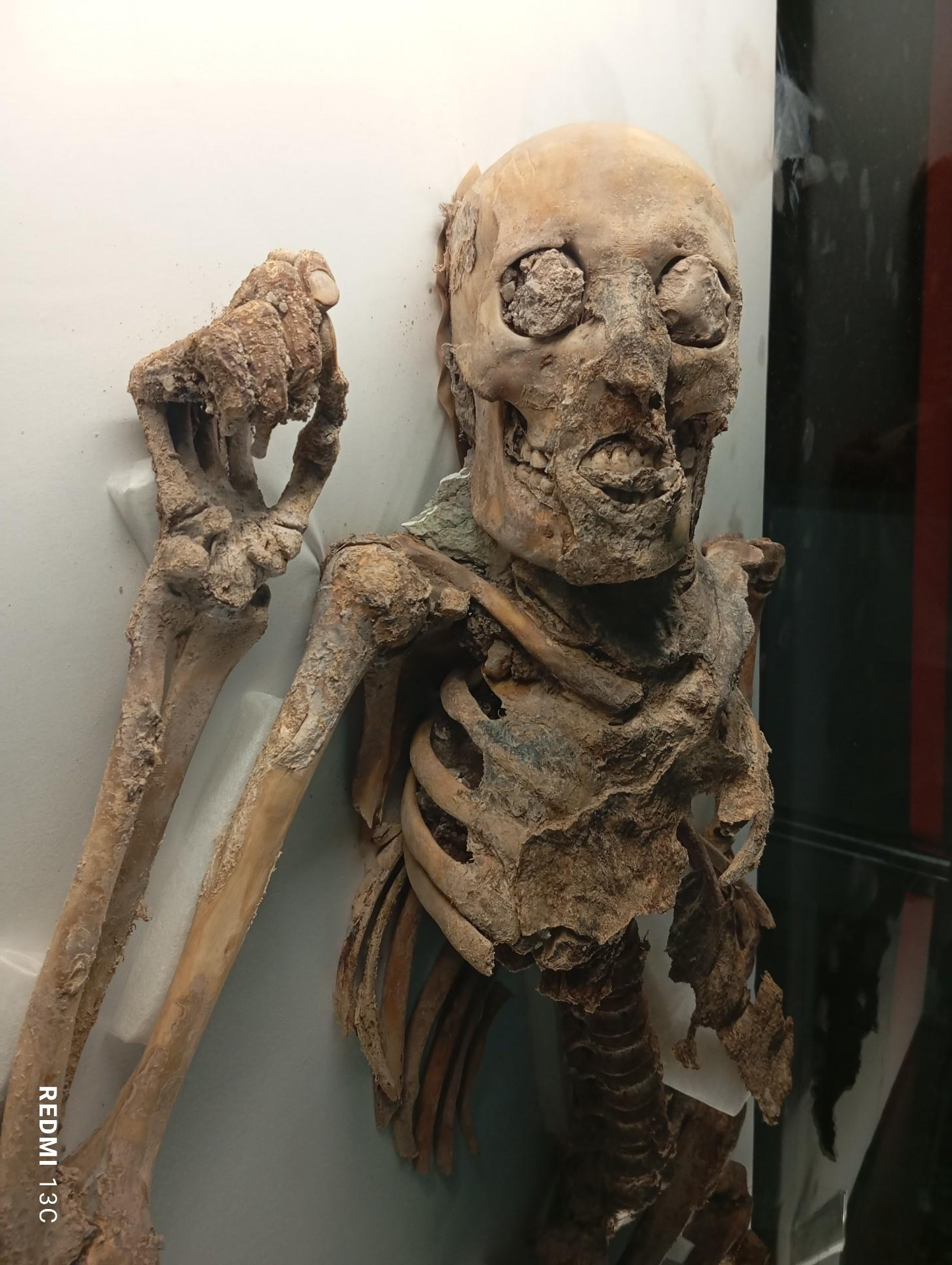 عکس موزه باستان شناسی و مردان نمکی