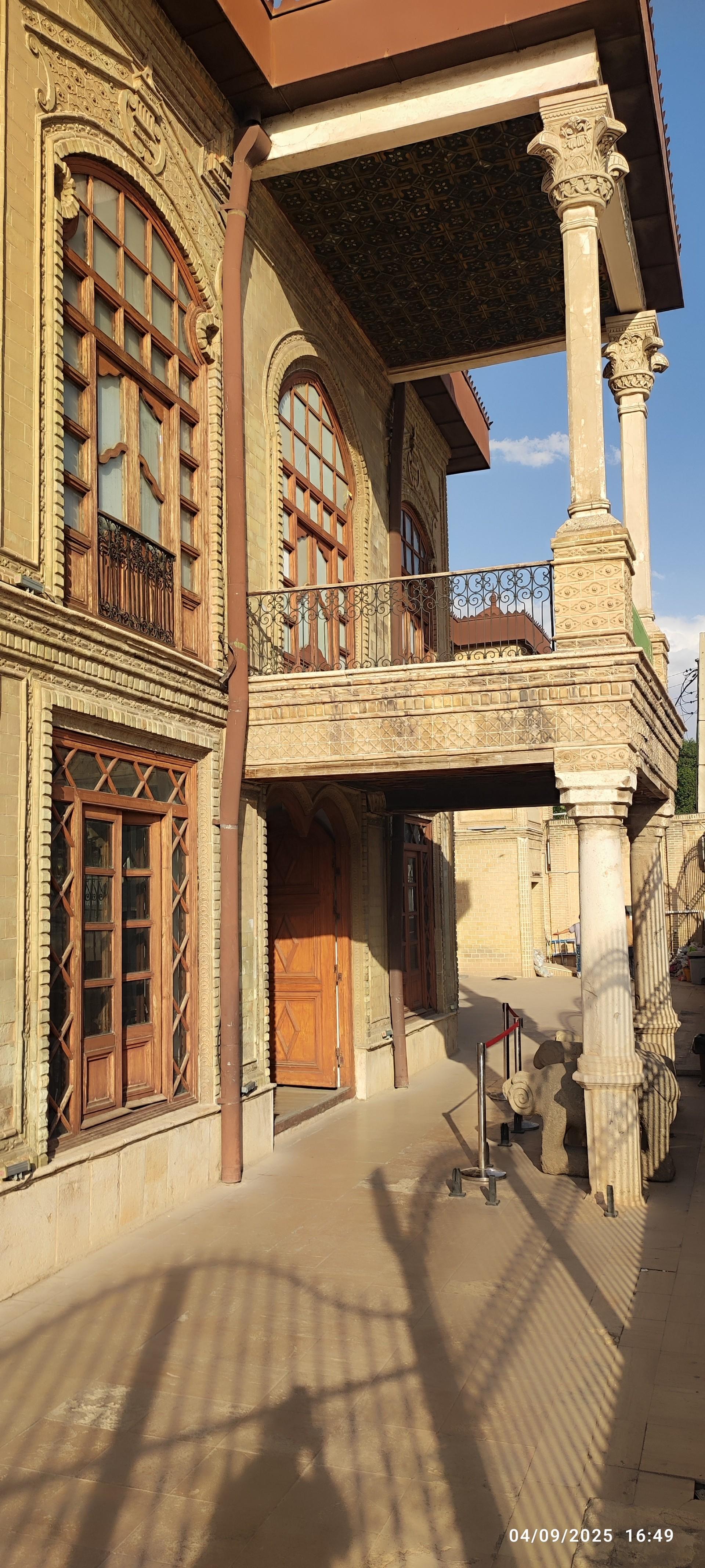 عکس موزه باستان شناسی و مردان نمکی