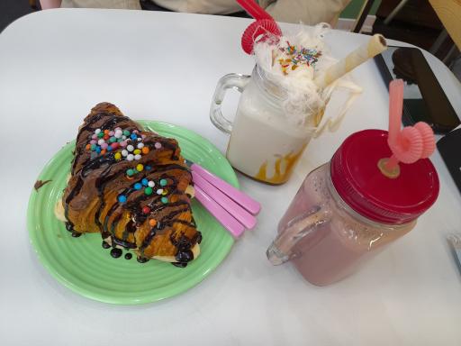 عکس کافه گل موگه 